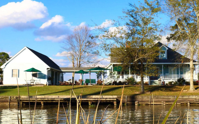 A Chateau on the Bayou Bed & Breakfast