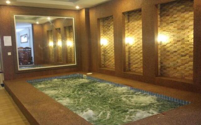 Holiday Hotel