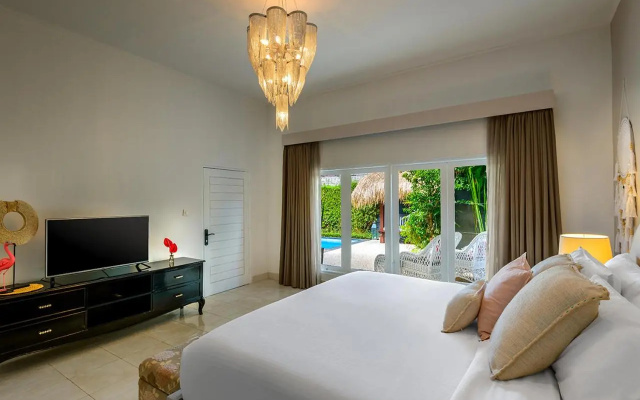Villa Bloom 4 - 2 King bedrooms and 1 Bunk Room , private pool, sleeps up to 8 – Guest Rooms – Kuta