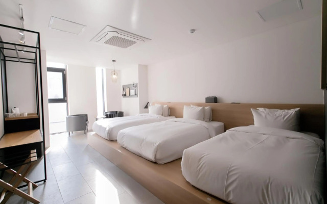 Gangneung Boutique Hotel Bombom