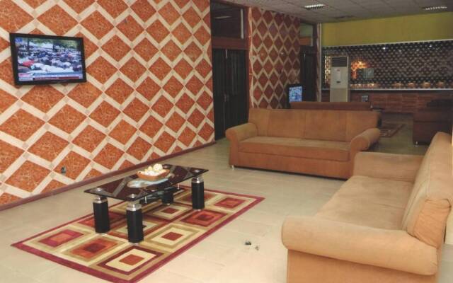 Naptin Executive Hotel And Suites