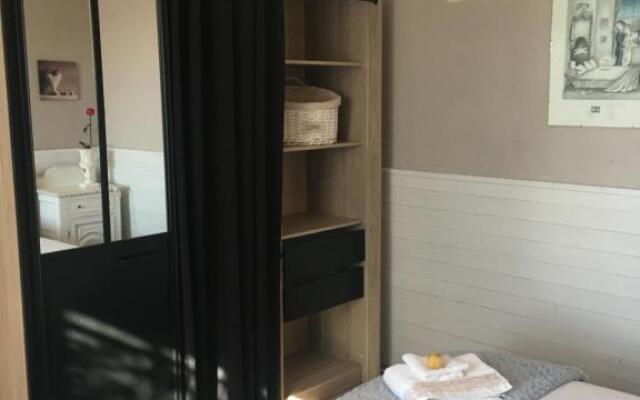 Appartement central des terres chaudes proche bord de mer