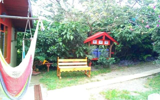 Pensión y Cabinas Colibrí Monteverde B&B