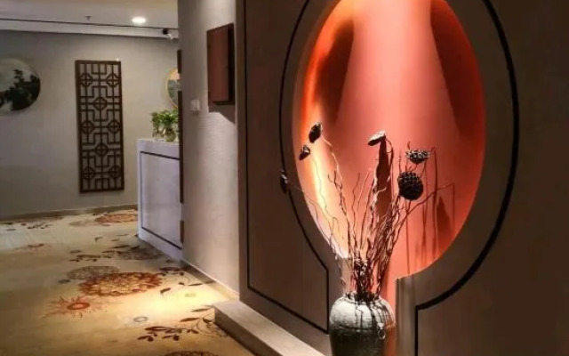 Junyue Baihe Theme Hotel