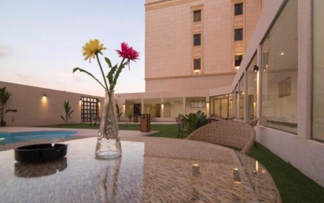 Noon Hotel Suites