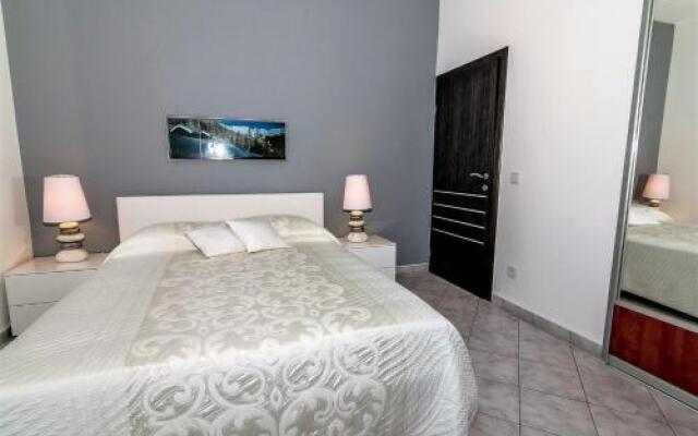Holiday House Queens with Sea View