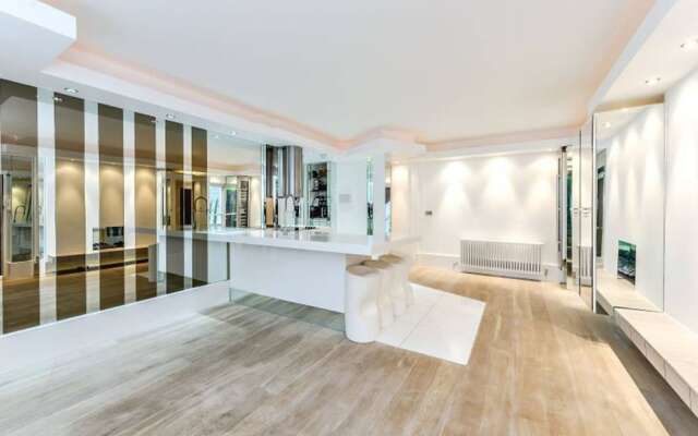Stylish 3 Bedroom Home in Hampstead