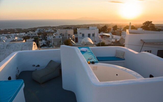 The Luna Cavern 2 with Hot Tub White
