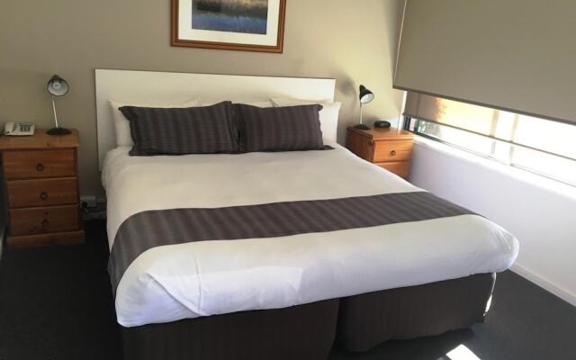 Nicholas Royal Motel
