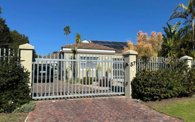 Plett57 - Self Catering - Room No1