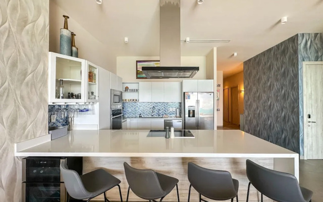 Beachtop Haven 2BR Condo at Iconic Sandy Beach