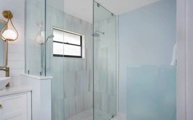 Yellow Pine Duplex Close to Pool & Tennis