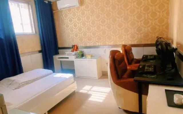 Huoqiu Longwang Palace Business Hotel