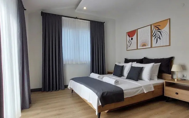 New Flat Large Living Space 6 Close to Lara Beach