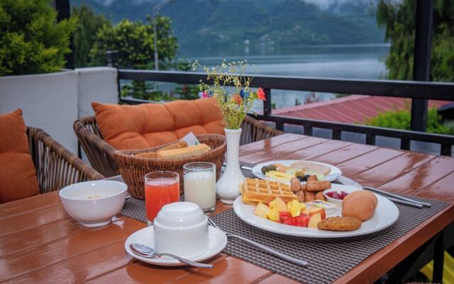 Majestic Lake Front Hotel & Suites