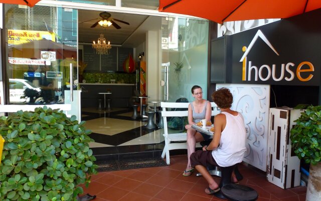 New iHouse Hotel - Hostel