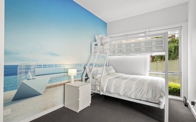 Luxurious 5-bed Home by Avoca Beach – Guest Rooms – Avoca Beach
