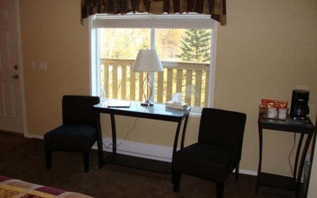 Helmcken Falls Lodge