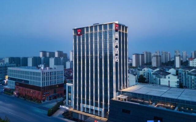 Radisson Red Yangzhou Slender West Lake