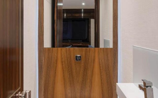 Spectacular Knightsbridge House Harrods 1 minute