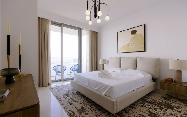 Beachfront 2BD apartment with Palm View