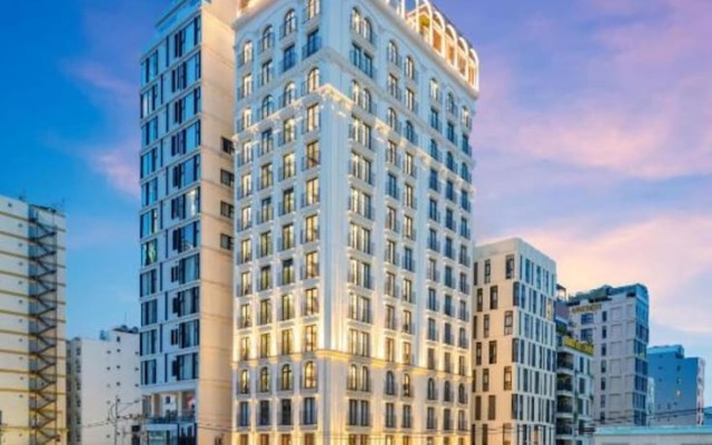 Golden Lotus Luxury Hotel Da Nang