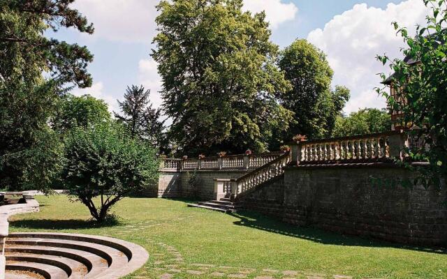 Château Jeanne & the Forest - Château de Montvillargenne