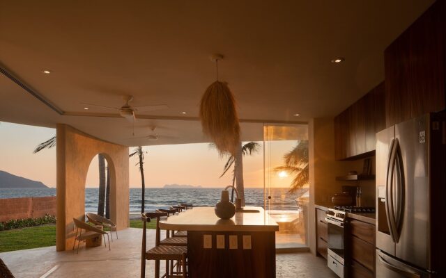 Mar de Coco Beach Front Villas