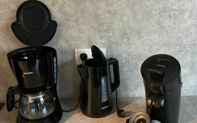 Dijkhofje, dichtbij strand, zee en meer.