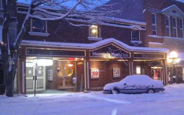 Mountain Hound Inn