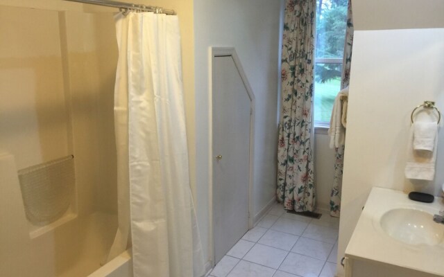 Miles River Guest House