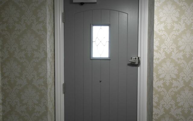 Hatton House , Midhurst 489514