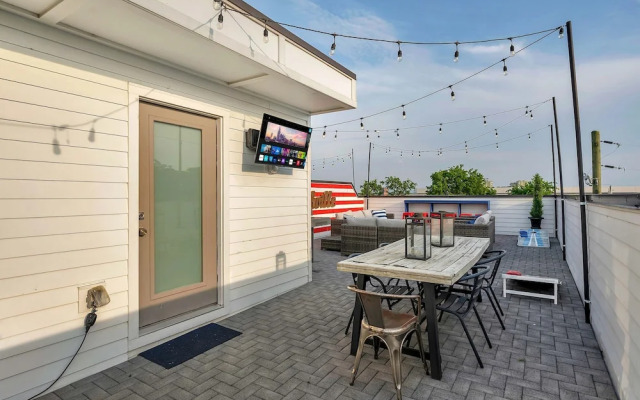 Rooftop Deck Shuffleboard BBQ Near Downtown