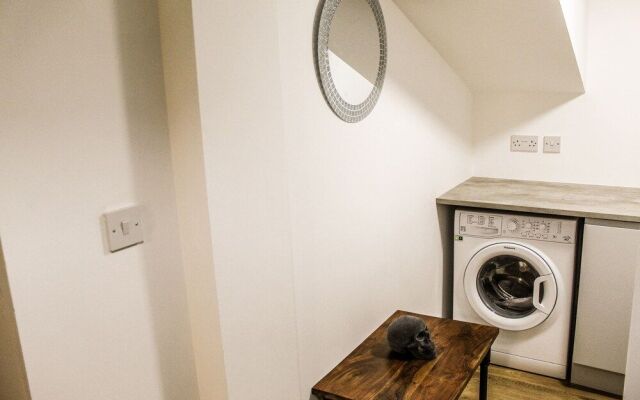 Modern Duplex Apartment Nr Liverpool ONE