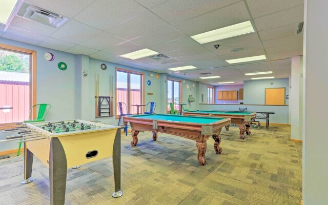 Family-friendly Cabin w/ Fire Pit in Pocono Lake!