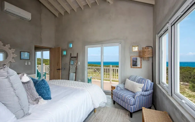 Paradise Cove: Oceanfront Haven With Infinity Pool