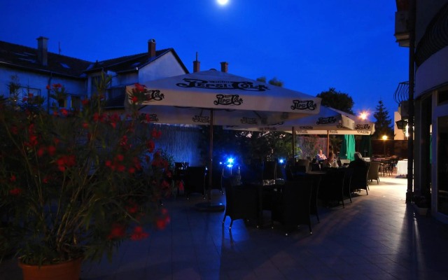 Amadeus Hotel