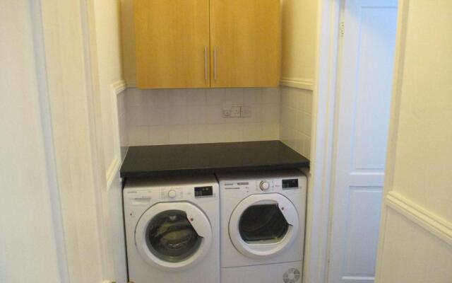 Lovely, Spacious, 3 Bedded, First Floor Apartment