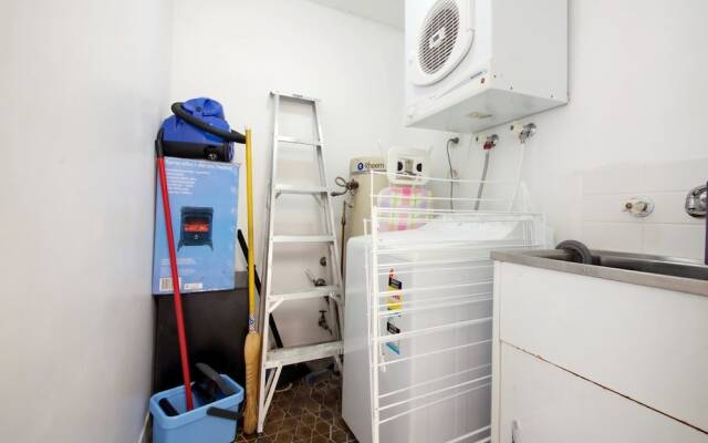 Villa Ellisa, Unit 1/10 Columbia Close