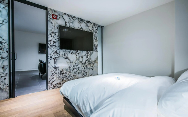 Rivertain Hotel