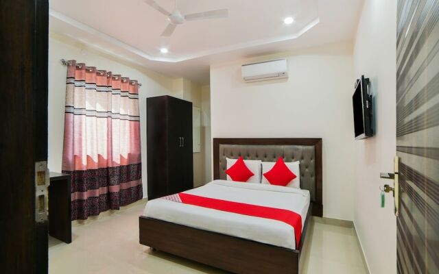 OYO 23589 Crown Palace