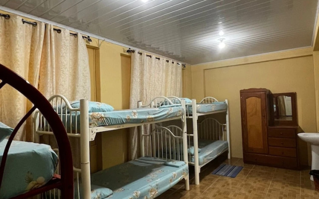 Queen's Comfort Inn