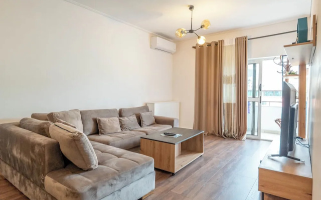 Tirent Apartment Komuna Parisit 2