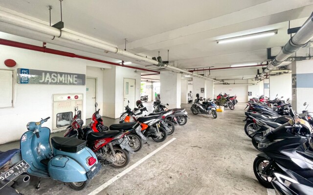 RedLiving Apartemen Bassura City - Ens Room