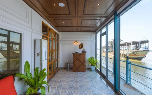 Polo Floatel Kolkata