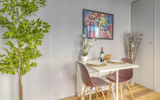 Magnifique appartement - Avenue Matignon  - B 1628