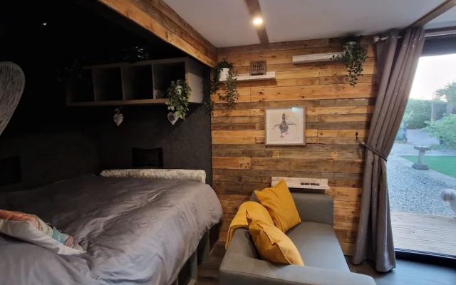 Birdsong Lodge - Peaceful - dog Friendly