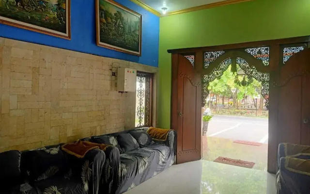 AMALIA Guest House & Cafe
