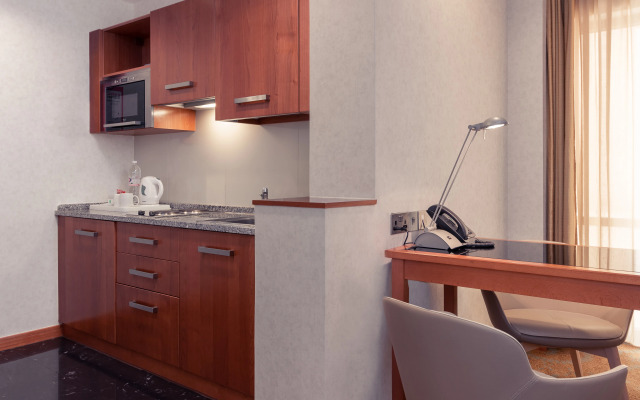 Holiday Inn Suites Kuwait Salmiya