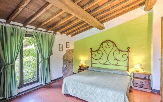 Attractive Farmhouse in Tuscany With Swimming Pool